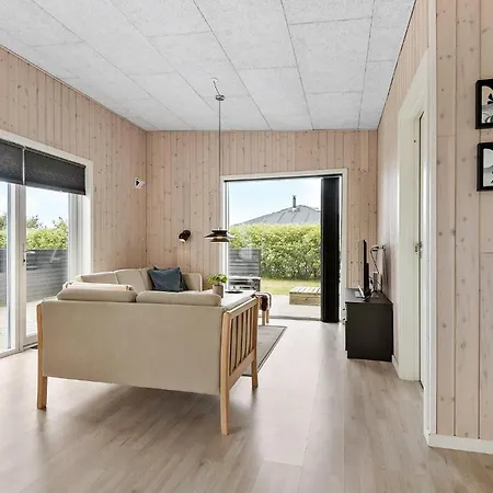 Holiday home Gorgeous In With Kitchen Hemmet
