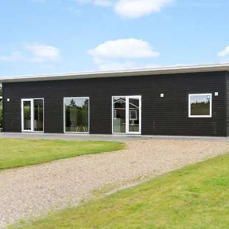 Gorgeous In With Kitchen Holiday home