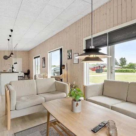 Holiday home Gorgeous In With Kitchen Hemmet