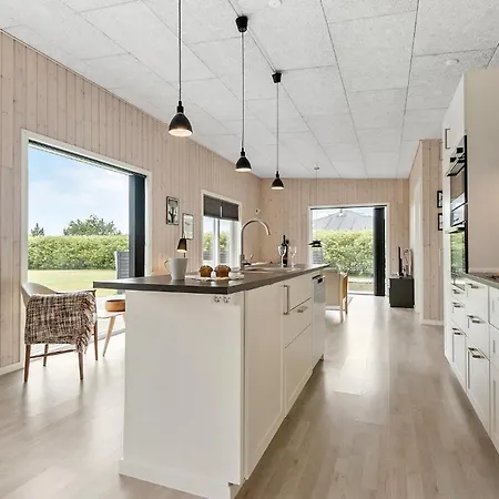 Gorgeous In With Kitchen Holiday home *